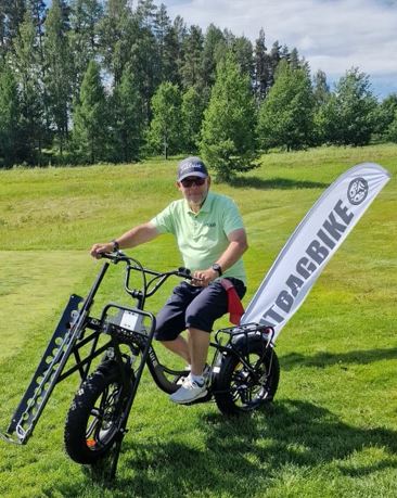 Golfaajan sähköpyörä - testiajajana Rauno "Onni Suuronen" Piiroinen